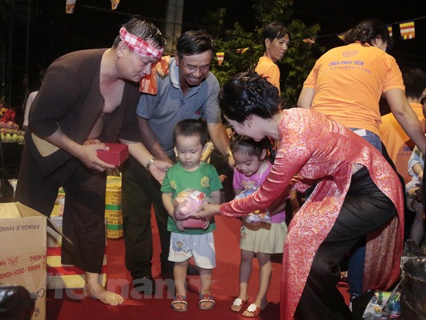 Tet Trung thu y nghia cua con em Viet kieu o thu do Vientianne cua Lao hinh anh 11