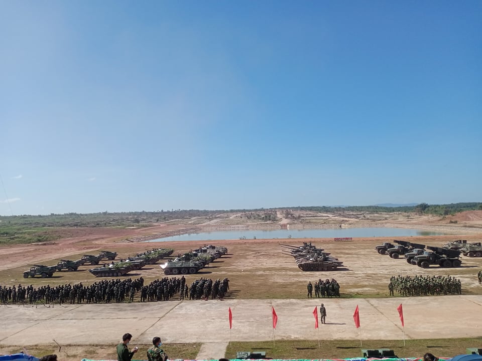Quân đội Lào tập trận chuẩn bị chào mừng Quốc khánh