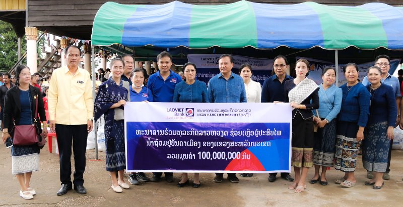 Doanh nghiệp Việt hỗ trợ người dân miền trung Lào bị lũ lụt