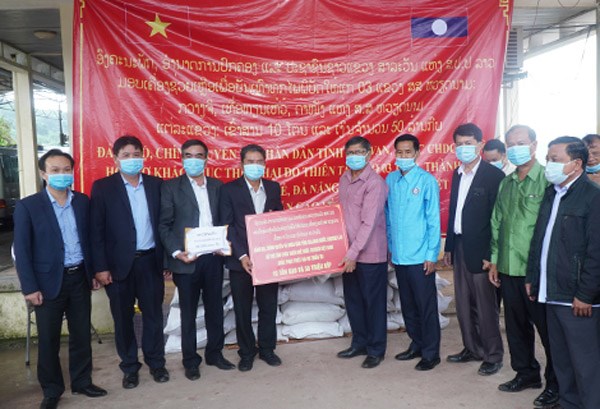 Tỉnh Salavan (Lào) hỗ trợ đồng bào miền Trung khắc phục hậu quả bão lũ