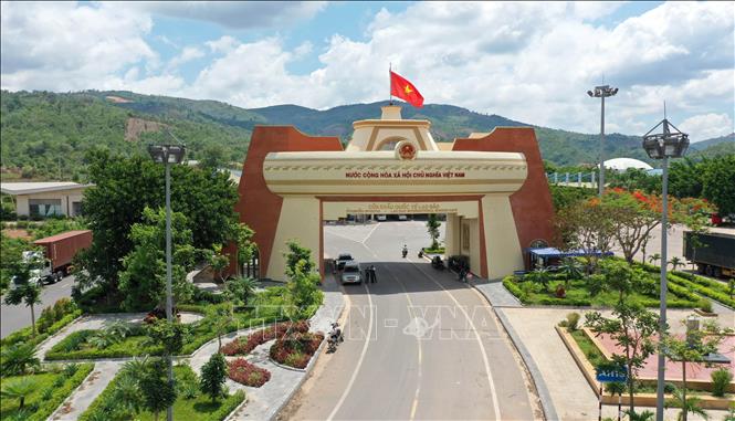 Việt Nam – Lào sánh bước trên con đường phát triển phồn vinh