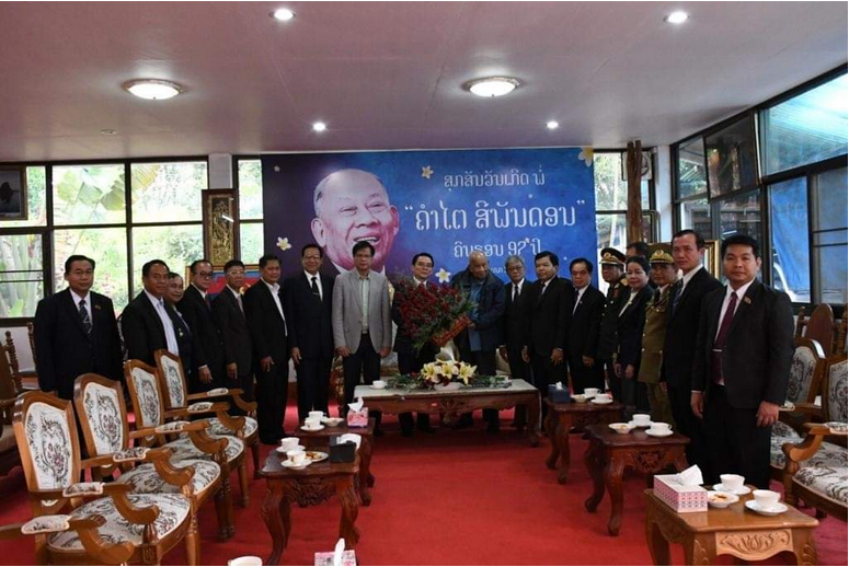 Lãnh đạo tỉnh Champasak đến thăm nguyên Chủ tịch nước Khamtay Siphandone