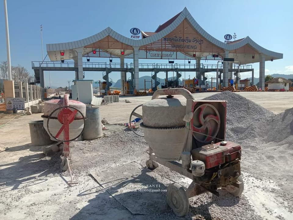 Chưa thể thông xe trên tuyến cao tốc Vientiane-Vang Vieng