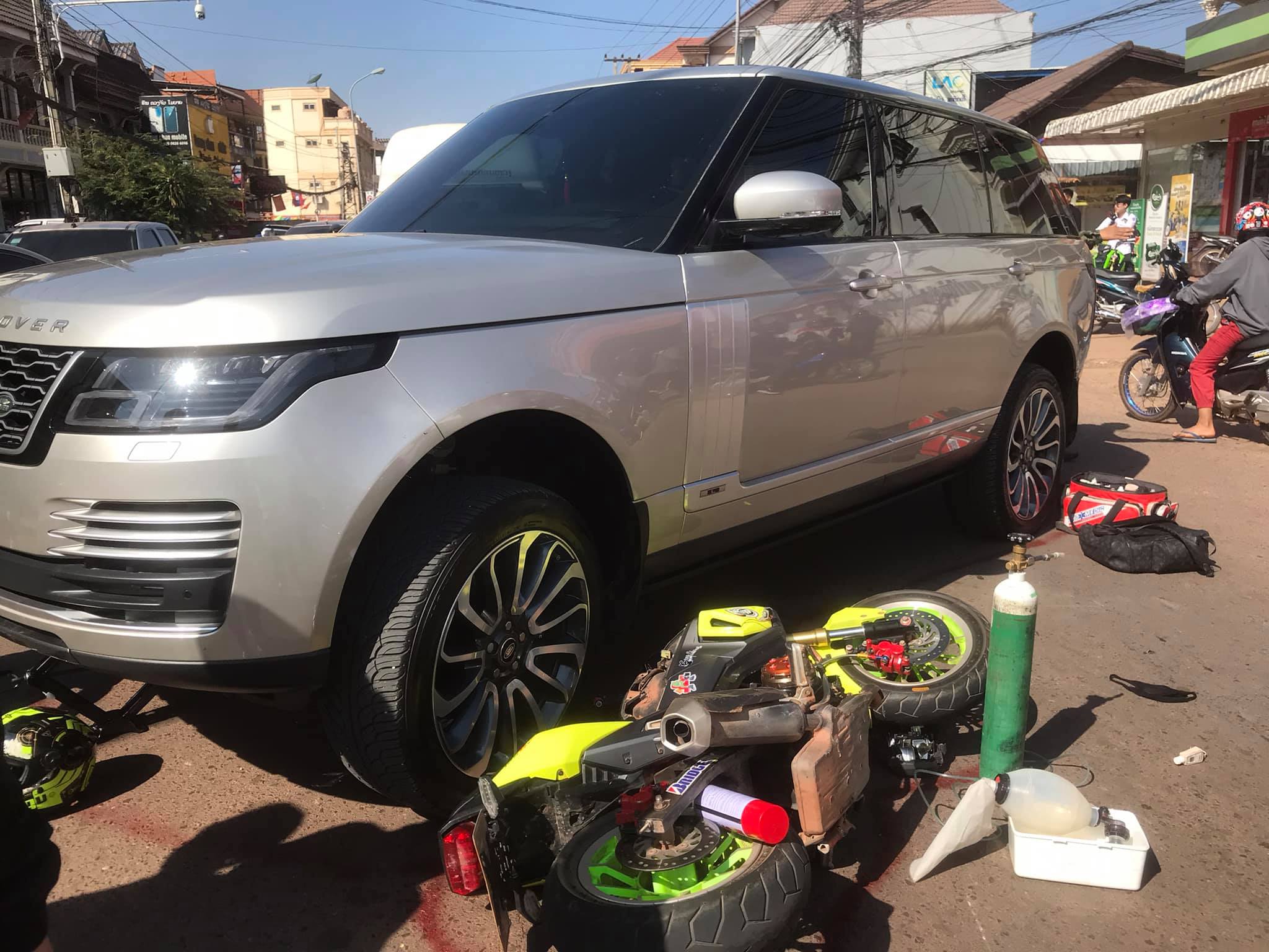 Chính phủ Lào ban hành quy định mới về kiểm soát giao thông đường bộ