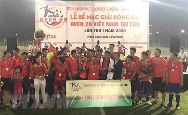 Bế mạc giải bóng đá ‘Over 29 Việt Nam’ tại Lào lần thứ nhất