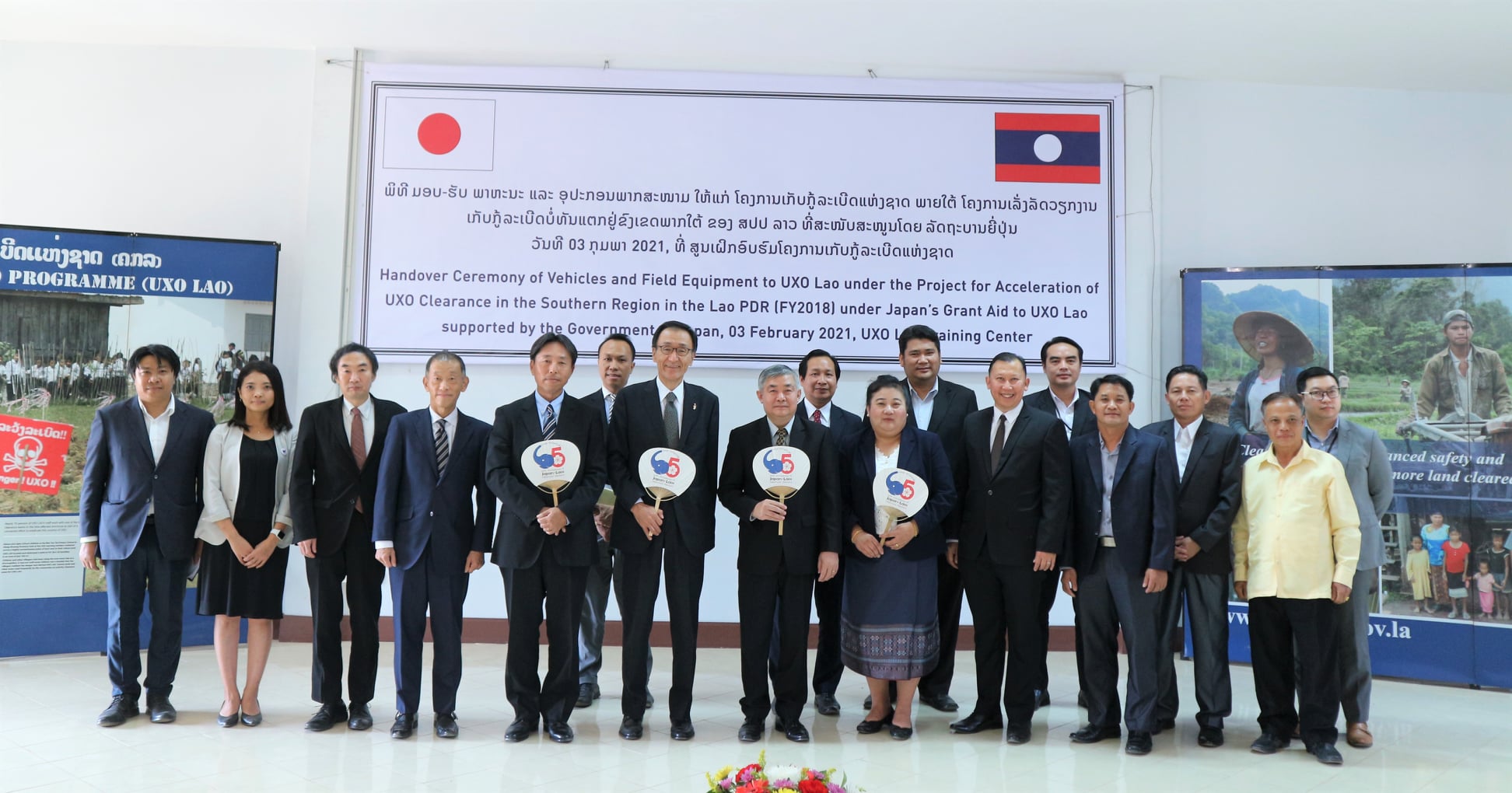 Nhật Bản cung cấp thiết bị rà phá bom mìn cho Lào