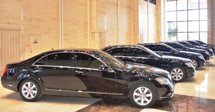 Thủ tướng Lào yêu cầu hạn chế mua sắm xe công