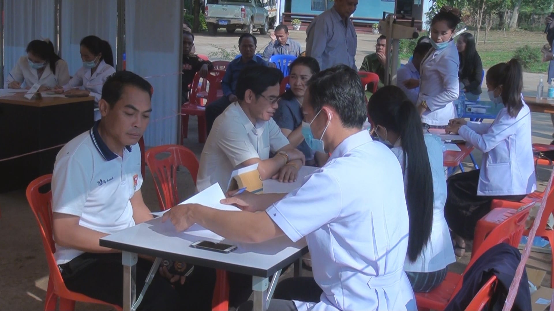 Lào tiến hành tiêm vaccine Covid-19 cho các nhóm nguy cơ cao