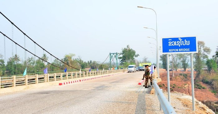 Savannakhet tăng cường kiểm tra xe tải siêu nặng