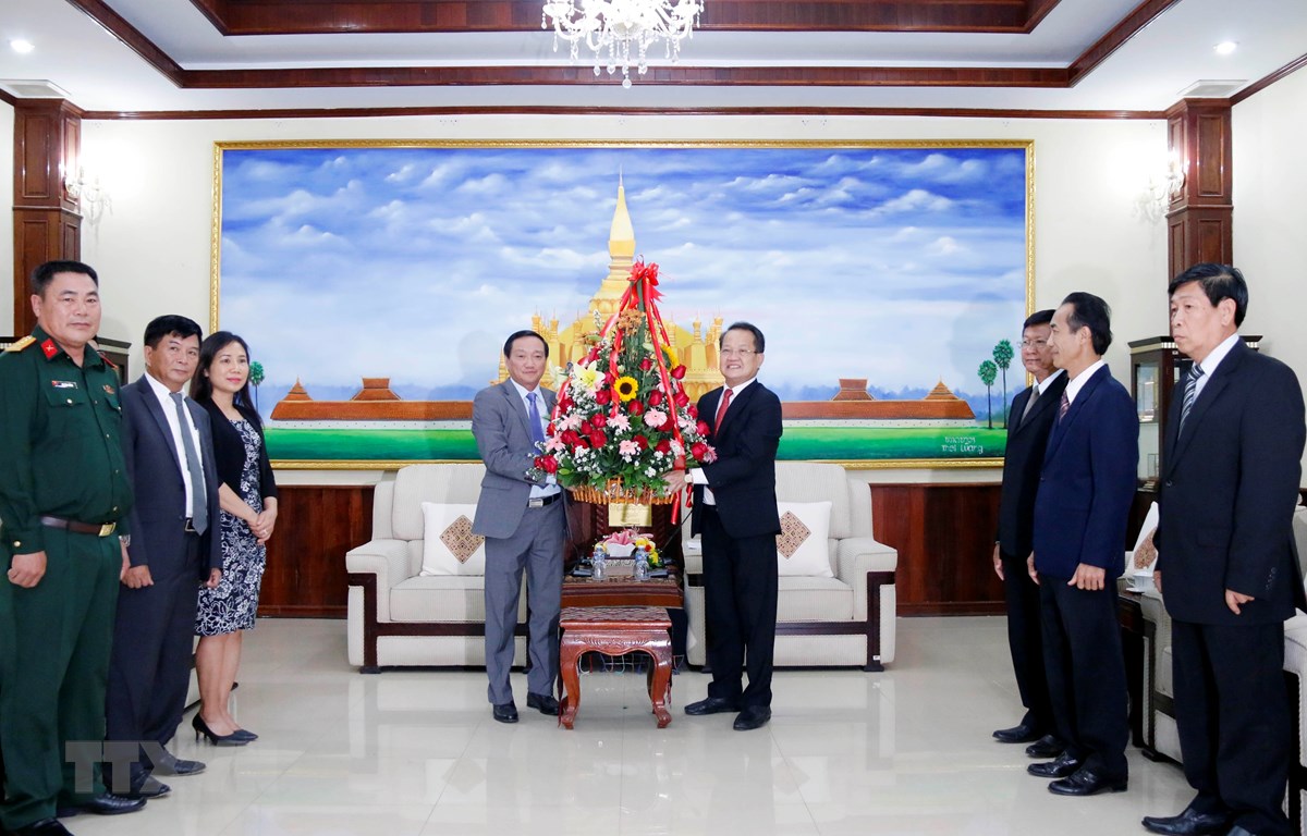 ĐSQ Việt Nam chúc mừng 66 năm ngày thành lập Đảng NDCM Lào