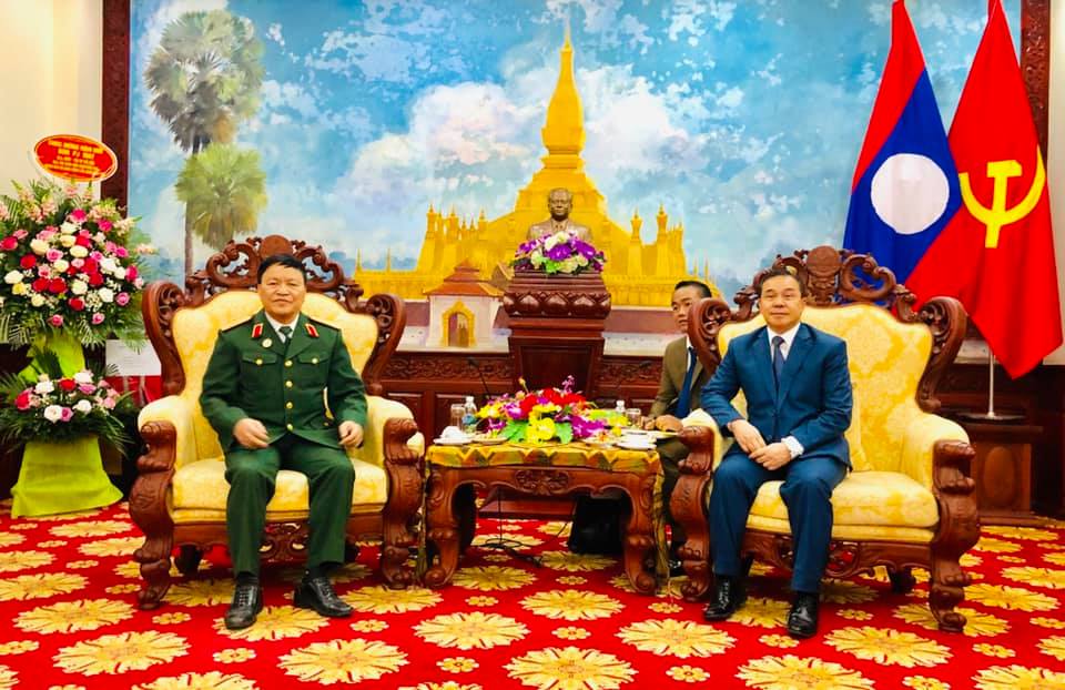 Đại biểu Quân tình nguyện Việt Nam tại Lào chúc Tết Bun Pimay