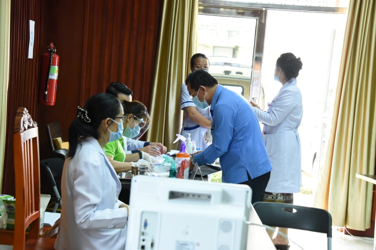 Lào có thêm 76 ca mắc Covid-19, 17/18 tỉnh bị phong tỏa