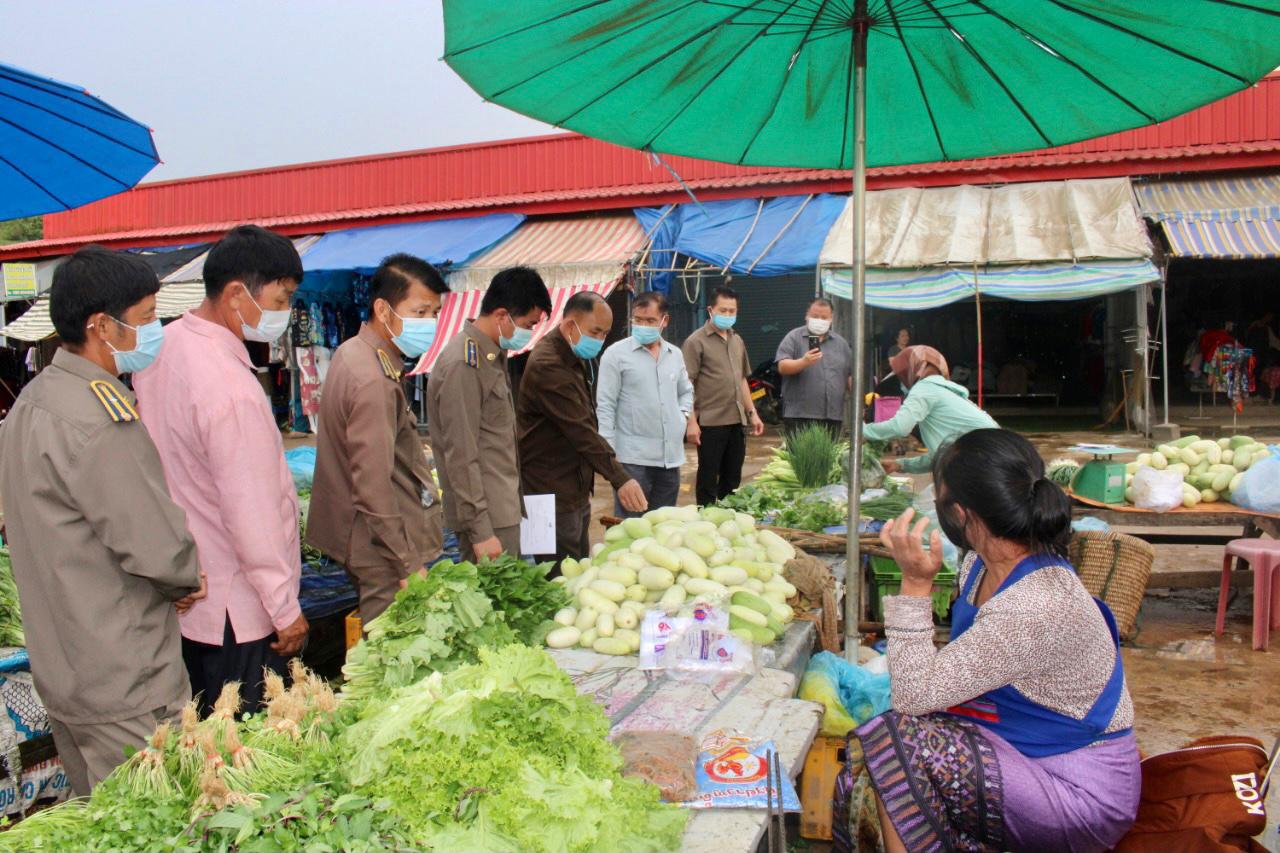 Giá thực phẩm tăng mạnh sau khi Vientiane bị phong tỏa