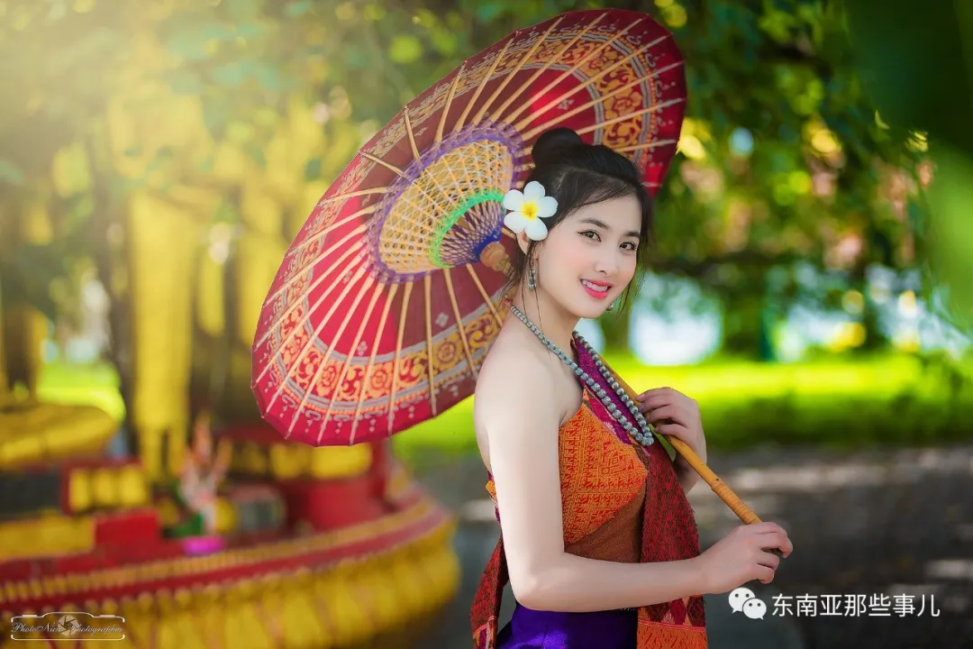 Ảnh: Người đẹp Lào trong trang phục truyền thống