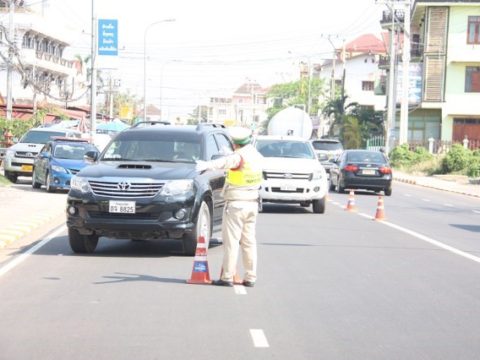 Công an Lào sẽ tăng cường kiểm tra nồng độ cồn dịp Bun Pimay 2021