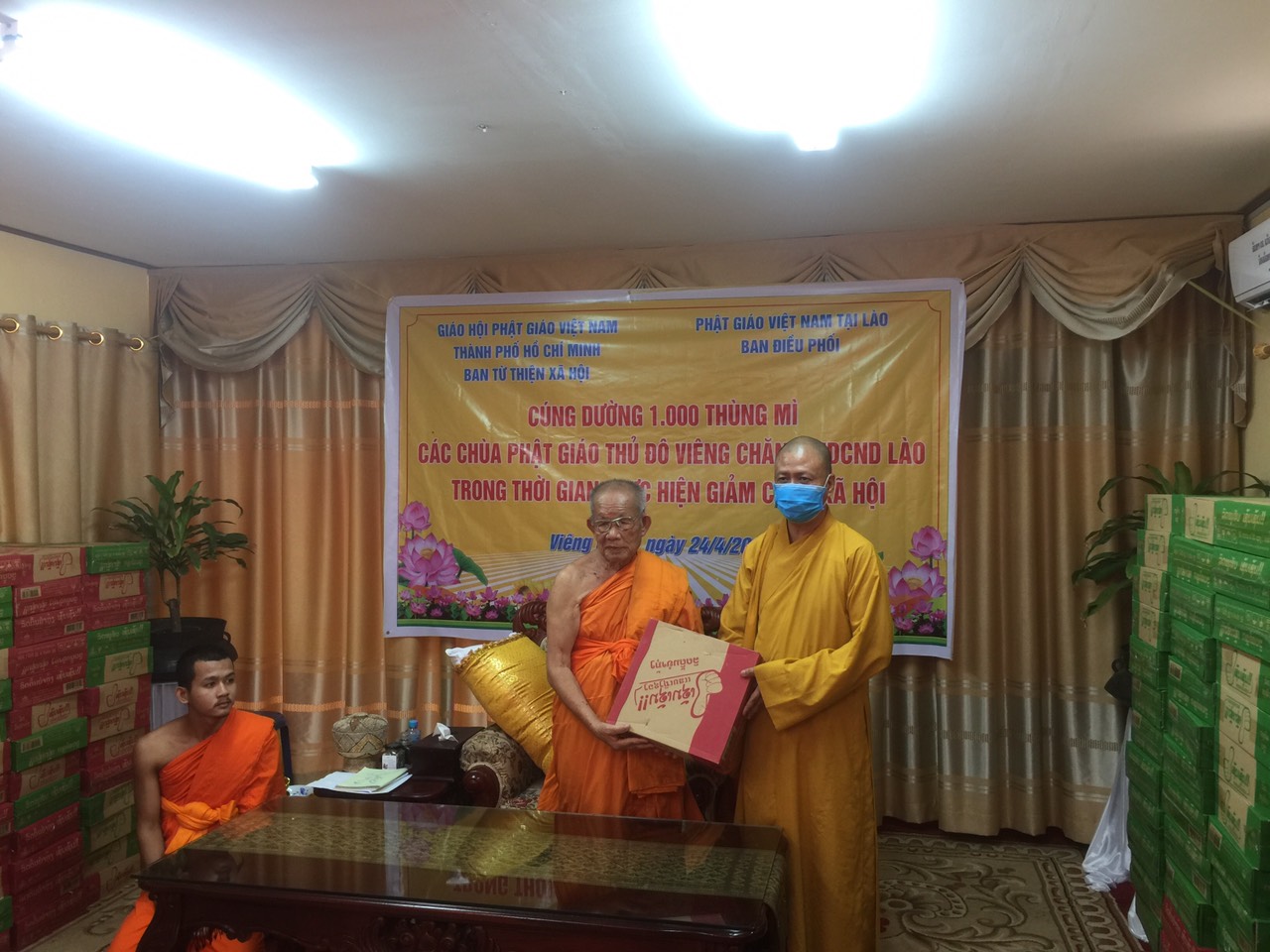 Phật giáo Việt Nam ủng hộ Phật giáo Lào phòng chống dịch Covid-19