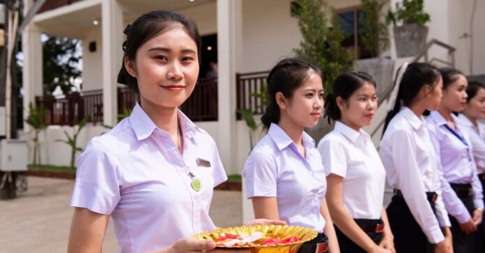 Trường đào tạo nghiệp vụ khách sạn mới mở ở Vang Vieng