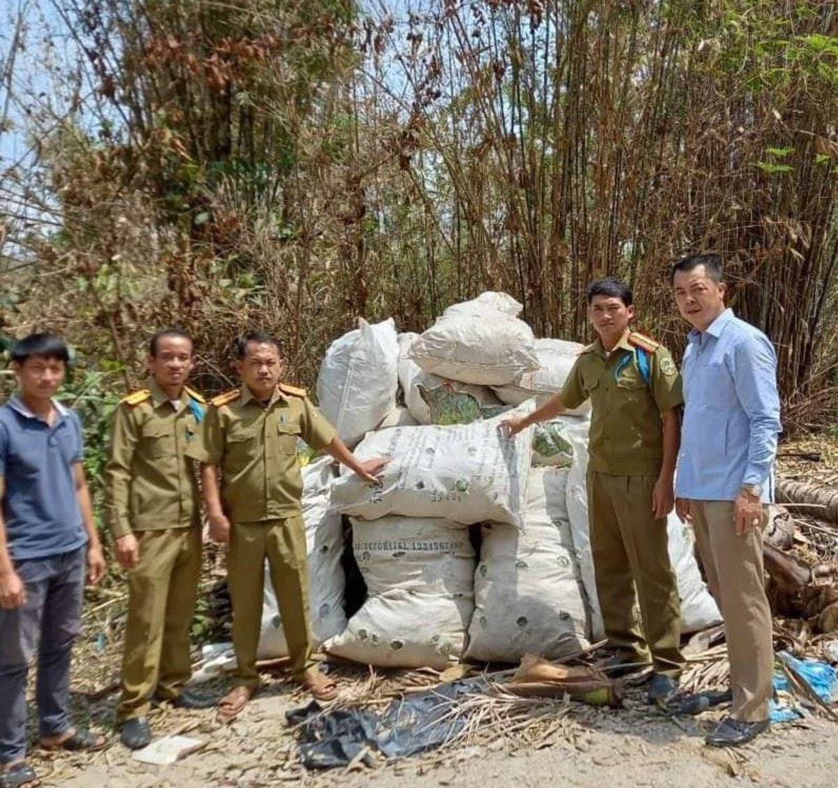 Vientiane tiêu hủy nhiều hàng hóa nhập lậu