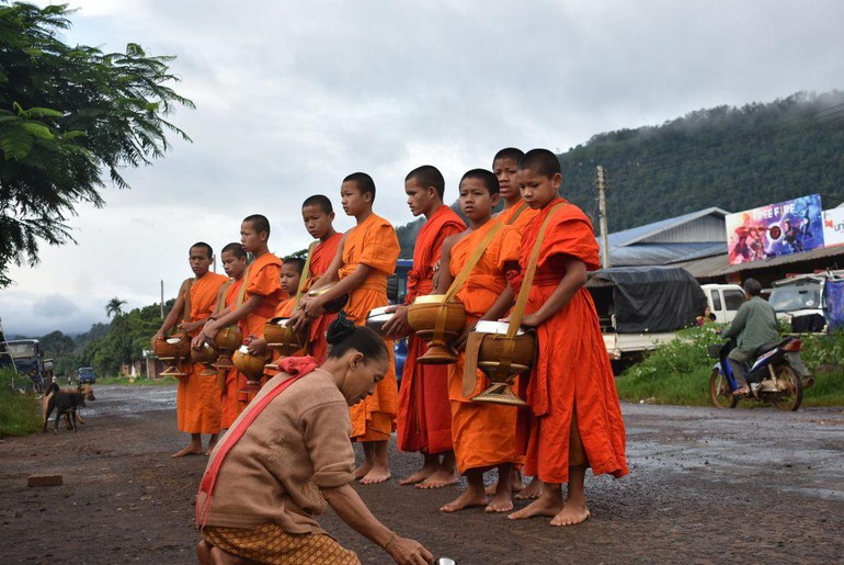Vientiane bị phong tỏa để phòng chống Covid-19, chư Tăng tại Lào gặp khó khăn, cần giúp đỡ