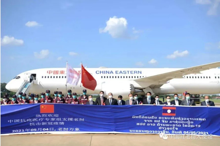 Đại sứ Trung Quốc trả lời phỏng vấn nhân sự kiện đón đoàn chuyên gia y tế Trung Quốc tới Viêng Chăn