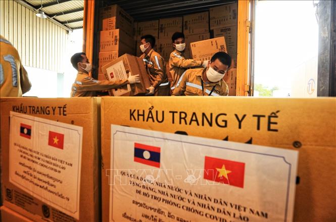 Ấm áp quan hệ đặc biệt Việt Nam – Lào trong cuộc chiến chống đại dịch COVID-19