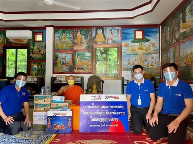 Người Việt tại Lào chung tay cùng chính quyền sở tại phòng dịch