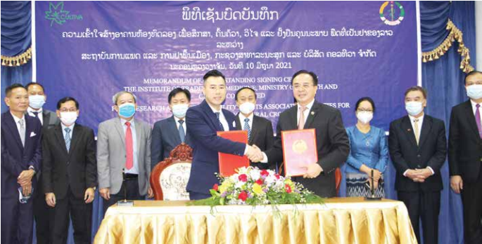 Bộ Y tế Lào hợp tác doanh nghiệp phát triển y học cổ truyền