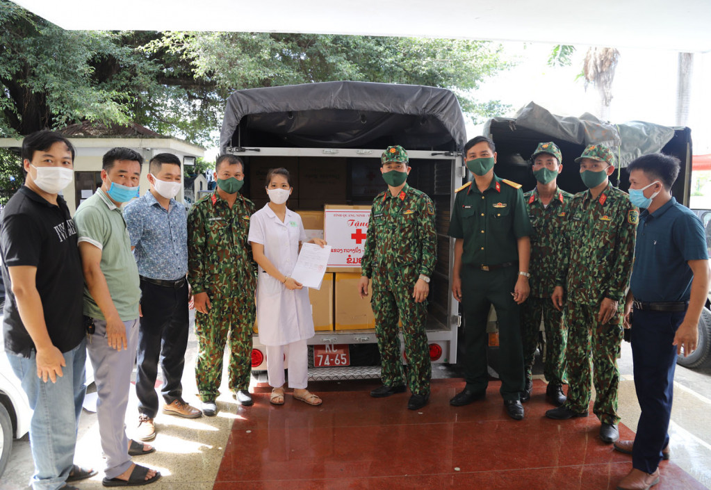 2.	Các cơ quan ký kết bàn giao trang thiết bị, vật tư y tế.