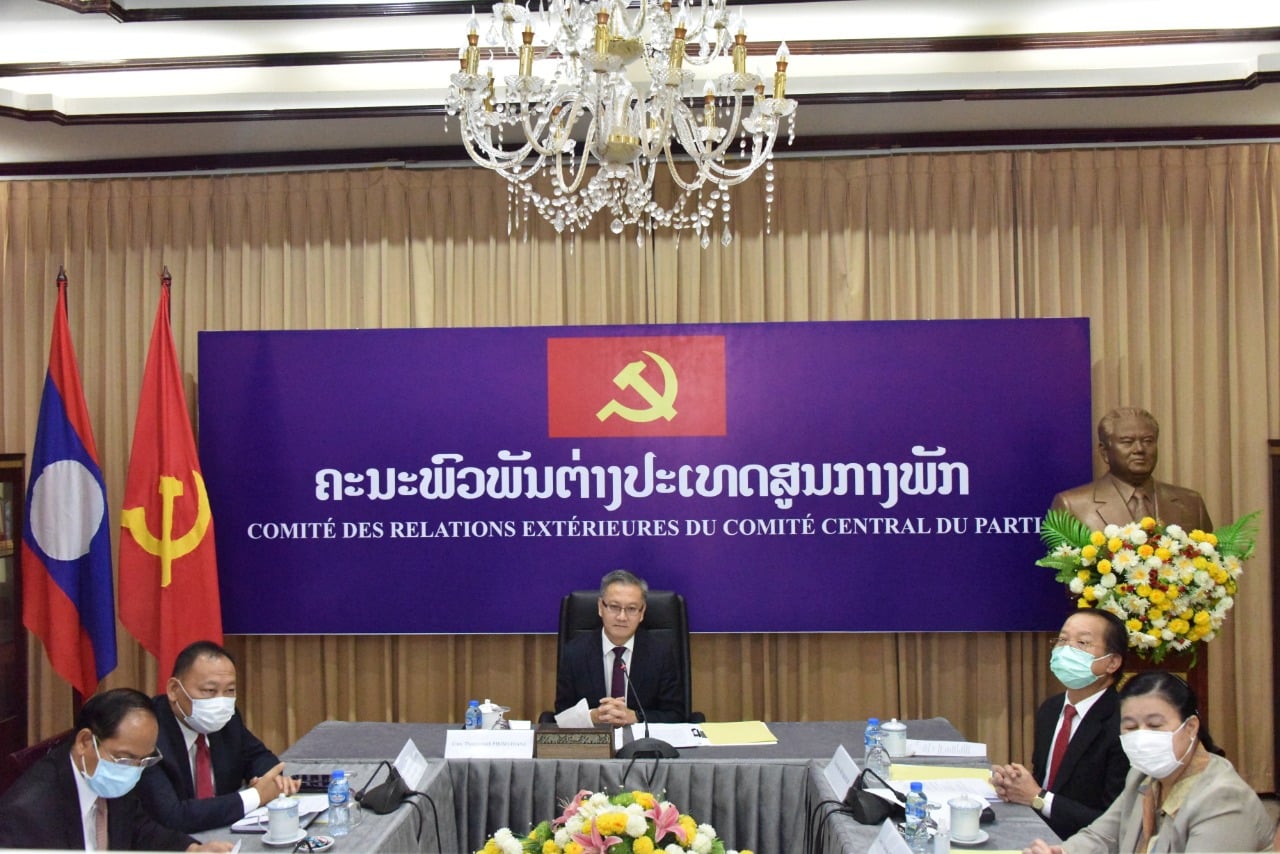 Lào-Cuba thảo luận về quan hệ hợp tác