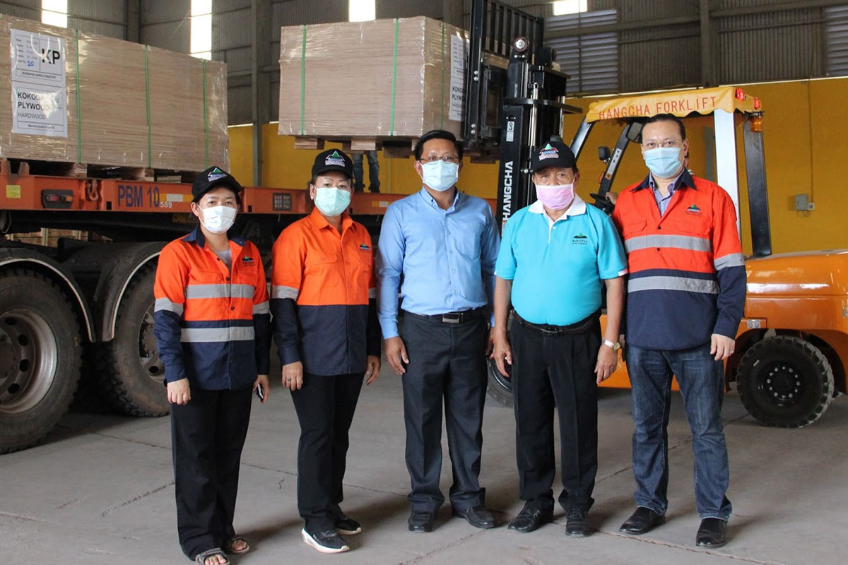 Công ty Burapha bắt đầu xuất khẩu gỗ ép sang Australia
