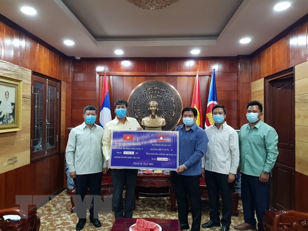 Cac tinh cua Lao ho tro dia phuong Viet Nam phong chong dich COVID-19 hinh anh 1