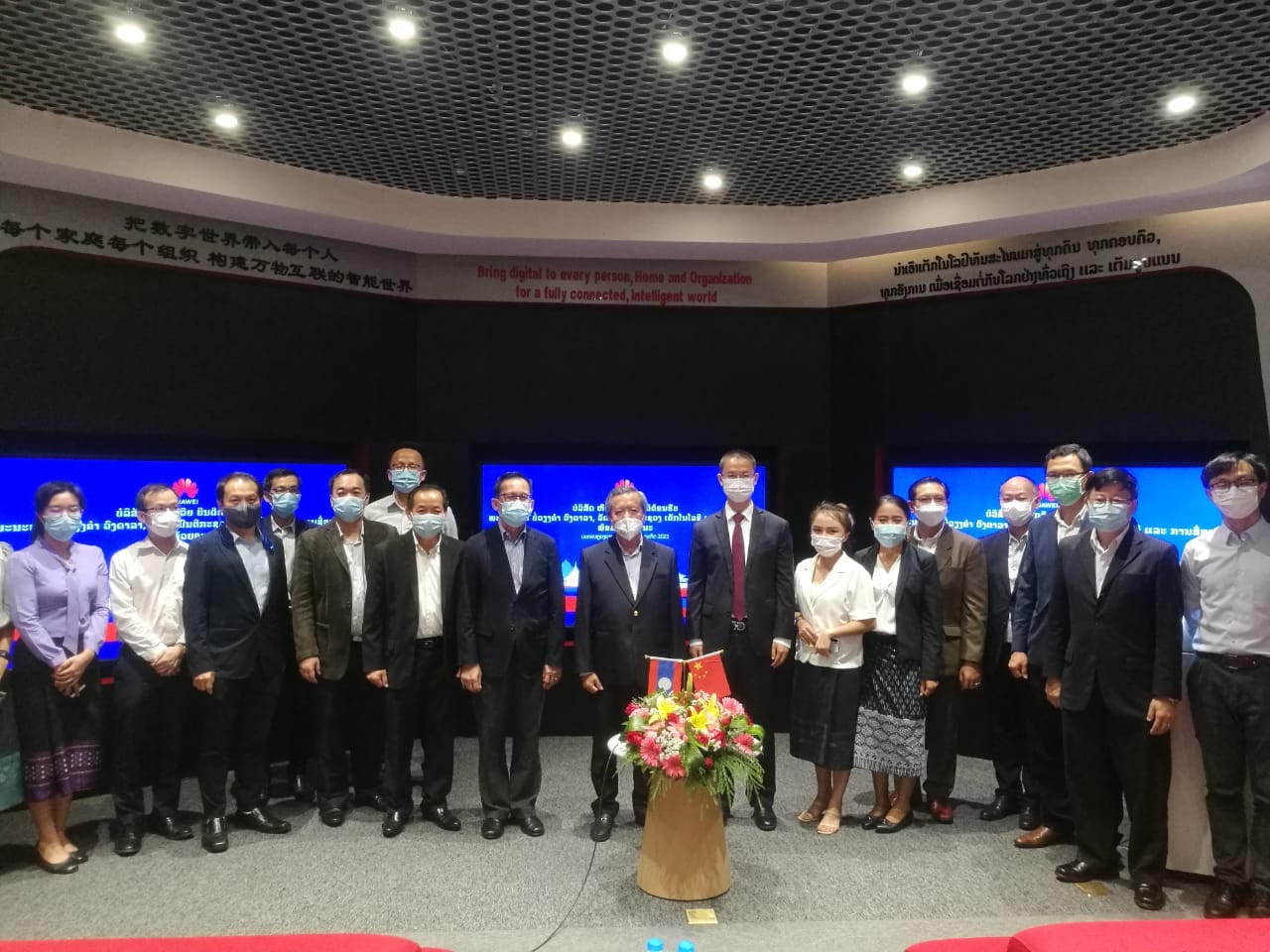 Lãnh đạo Lào thăm trụ sở Huawei
