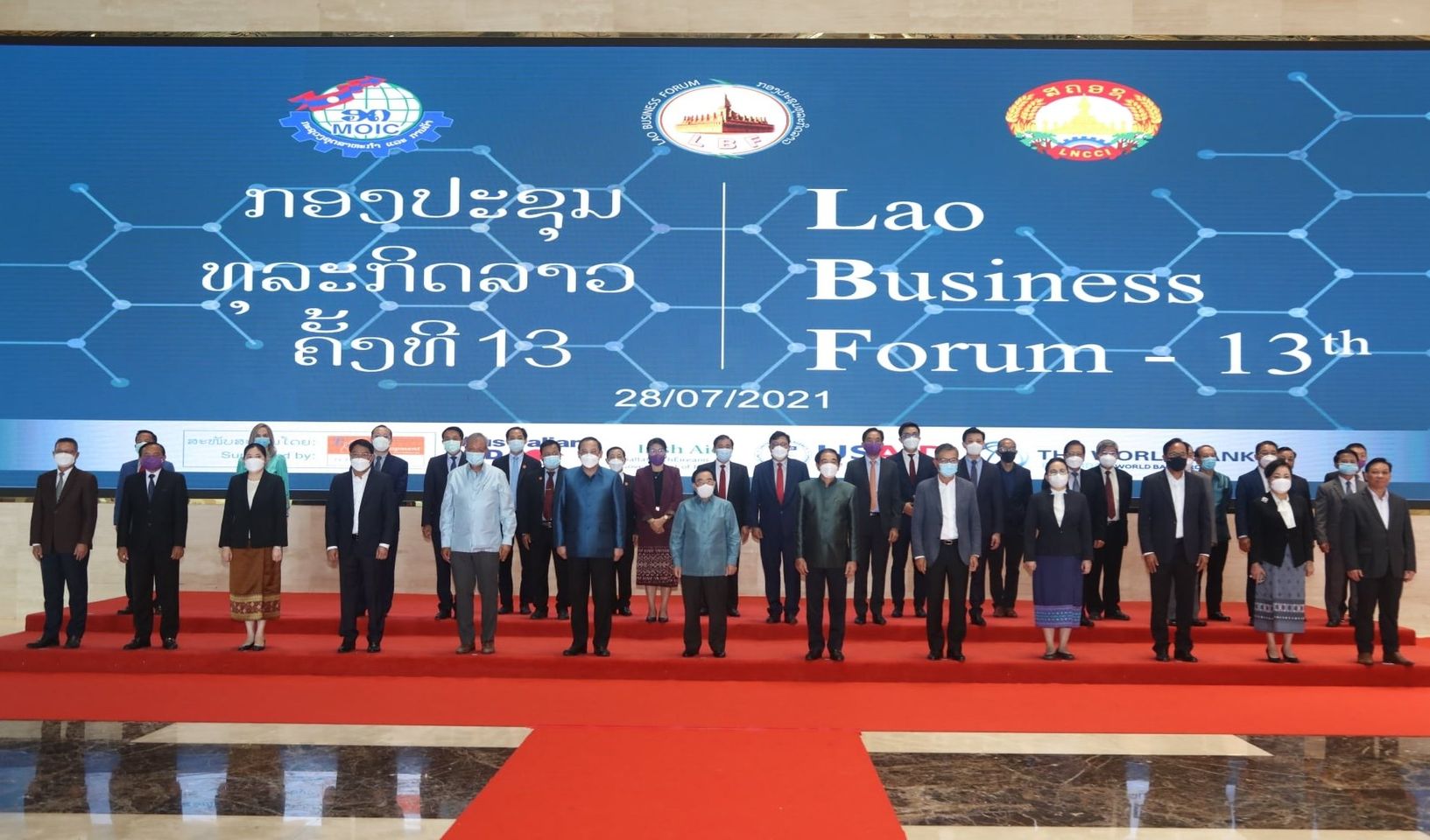 Thủ tướng Lào kêu gọi hỗ trợ nhiều hơn cho doanh nghiệp