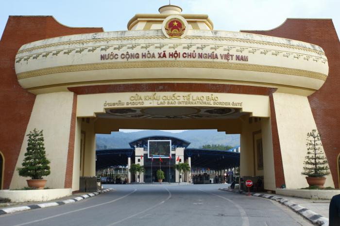 Savannakhet tìm người tiếp xúc gần với một tài xế Việt Nam mắc Covid-19
