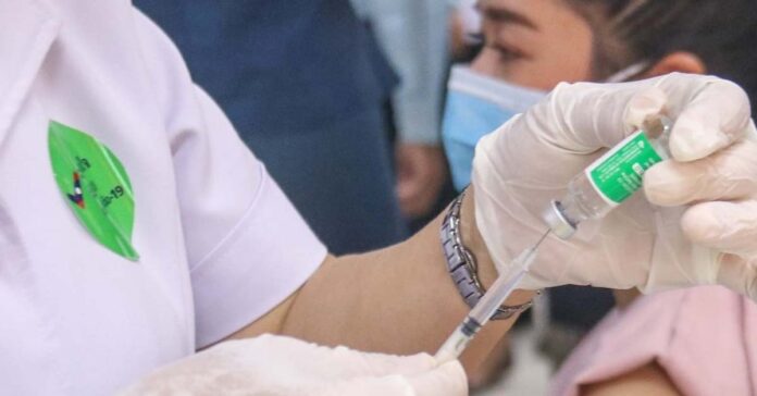 Tỉnh Vientiane và Champasak chuẩn bị triển khai tiêm vaccine Johnson & Johnson