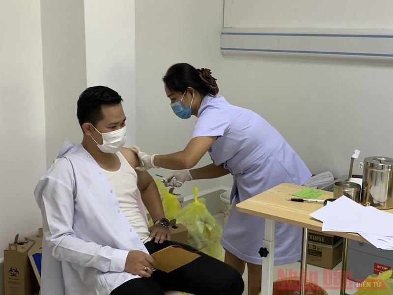 Lào đẩy nhanh tốc độ tiêm vaccine ngừa Covid-19