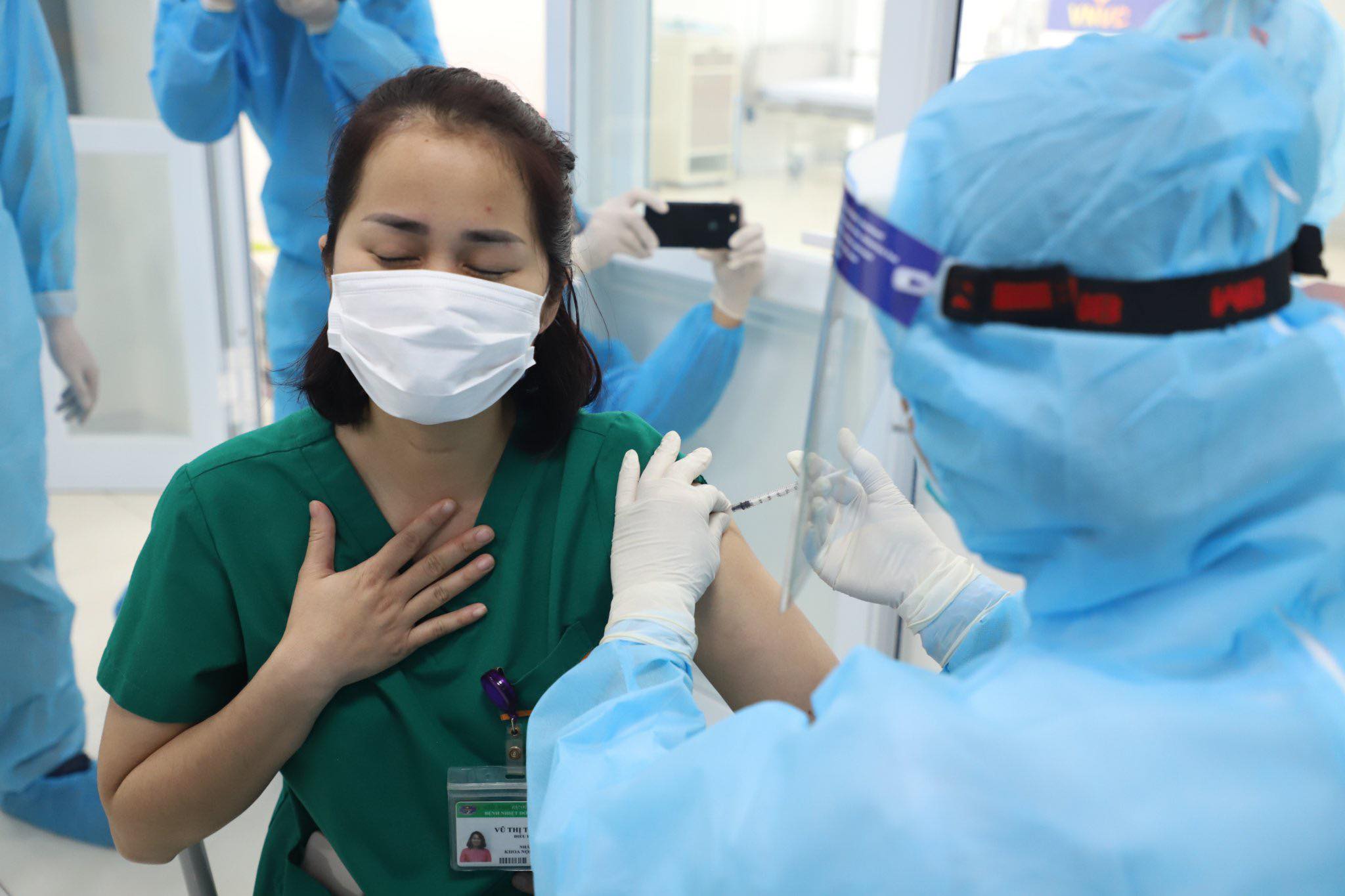 Quy định mới, tiêm đủ 2 mũi vắc xin vào Việt Nam chỉ cách ly 7 ngày