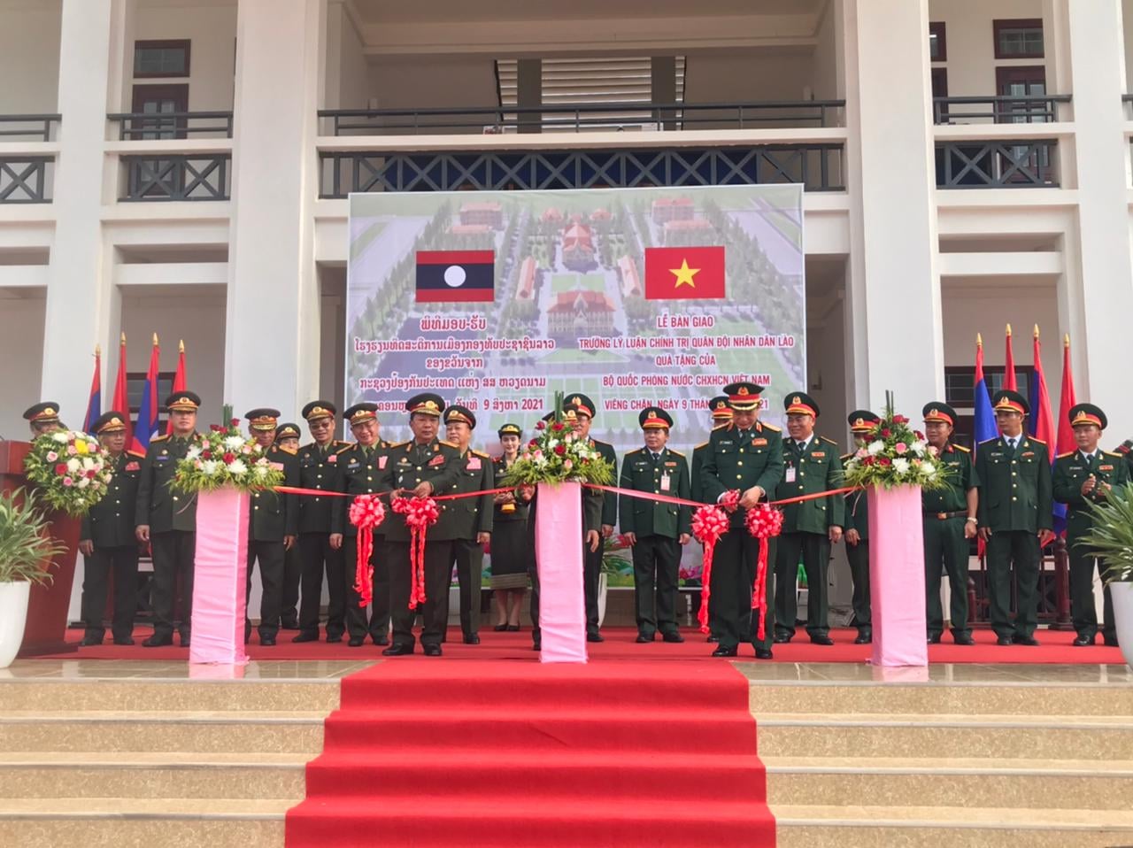 Bộ Quốc phòng Việt Nam bàn giao quà tặng công trình Trường lý luận Chính trị QĐND Lào