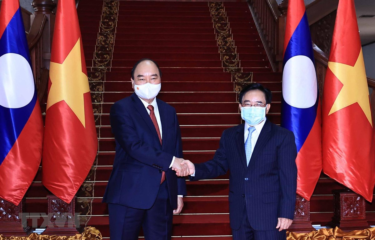 Chu tich nuoc Nguyen Xuan Phuc tham Lao anh 1