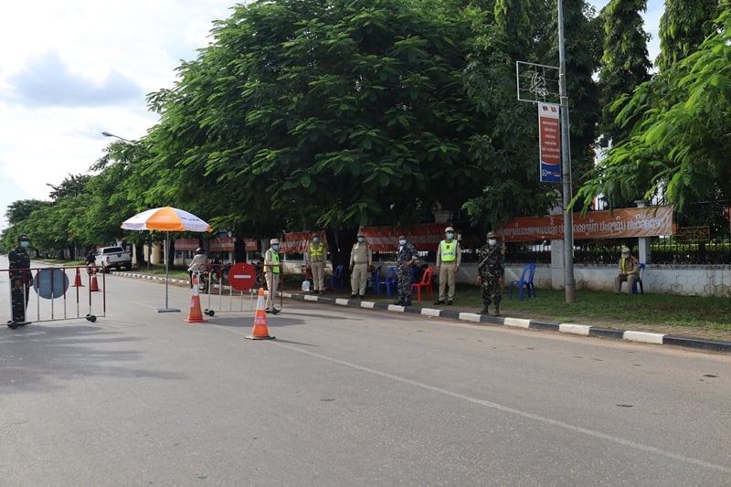 Lãnh đạo Bộ Công chính và Vận tải thăm công ty ống nước Lào