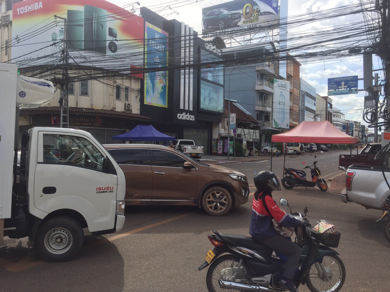 Vientiane yêu cầu siêu thị đóng cửa trong giai đoạn phong toả
