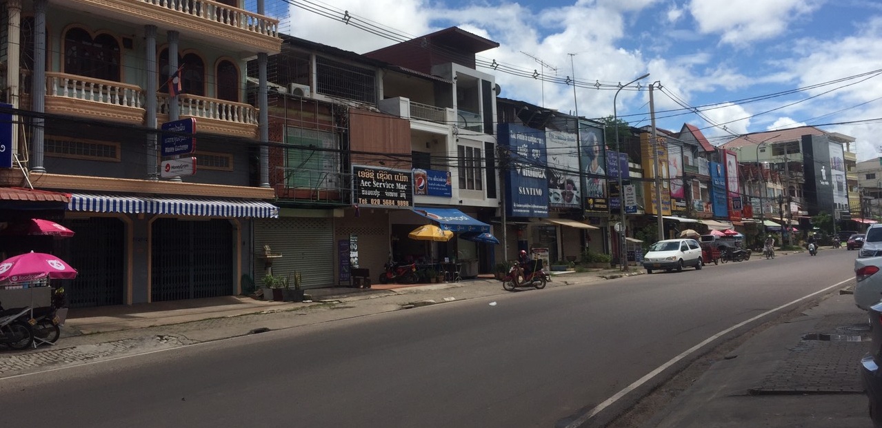 Hàng loạt tuyến đường ở Vientiane bị chặn để đảm bảo thực hiện lệnh phong tỏa