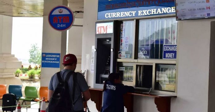 Lào yêu cầu điểm quy đổi ngoại tệ phải trực thuộc ngân hàng