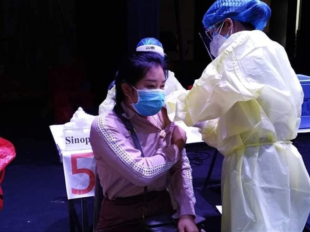 Lào cho phép phụ nữ mang thai 12 tuần trở lên được tiêm vaccine