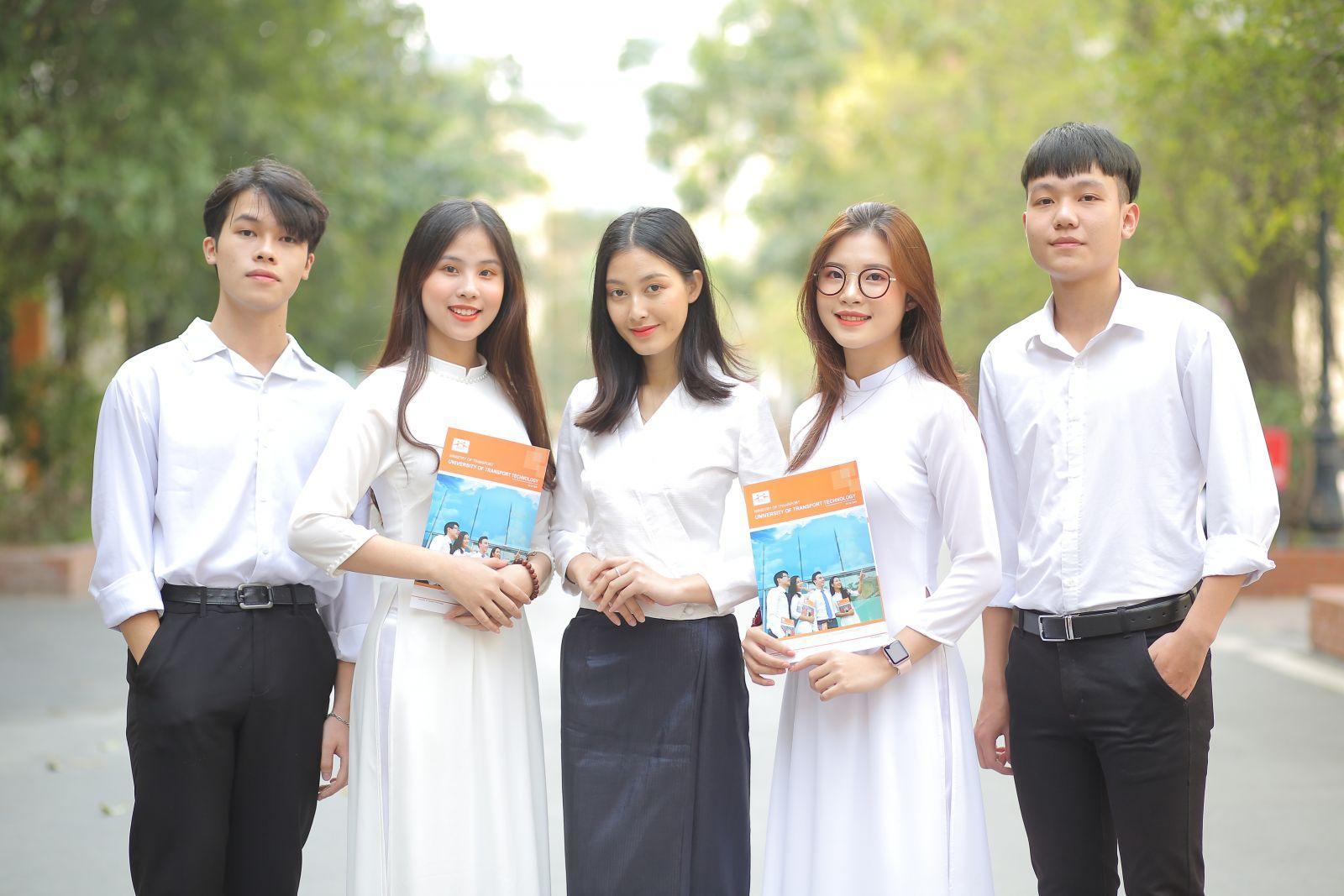 Á hậu Lào học đại học Việt Nam, mơ thành nhân viên đường sắt