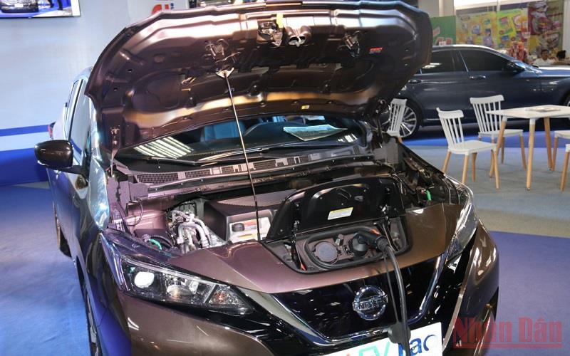 Lào đẩy mạnh sử dụng ô-tô điện để giảm nhập khẩu xăng dầu