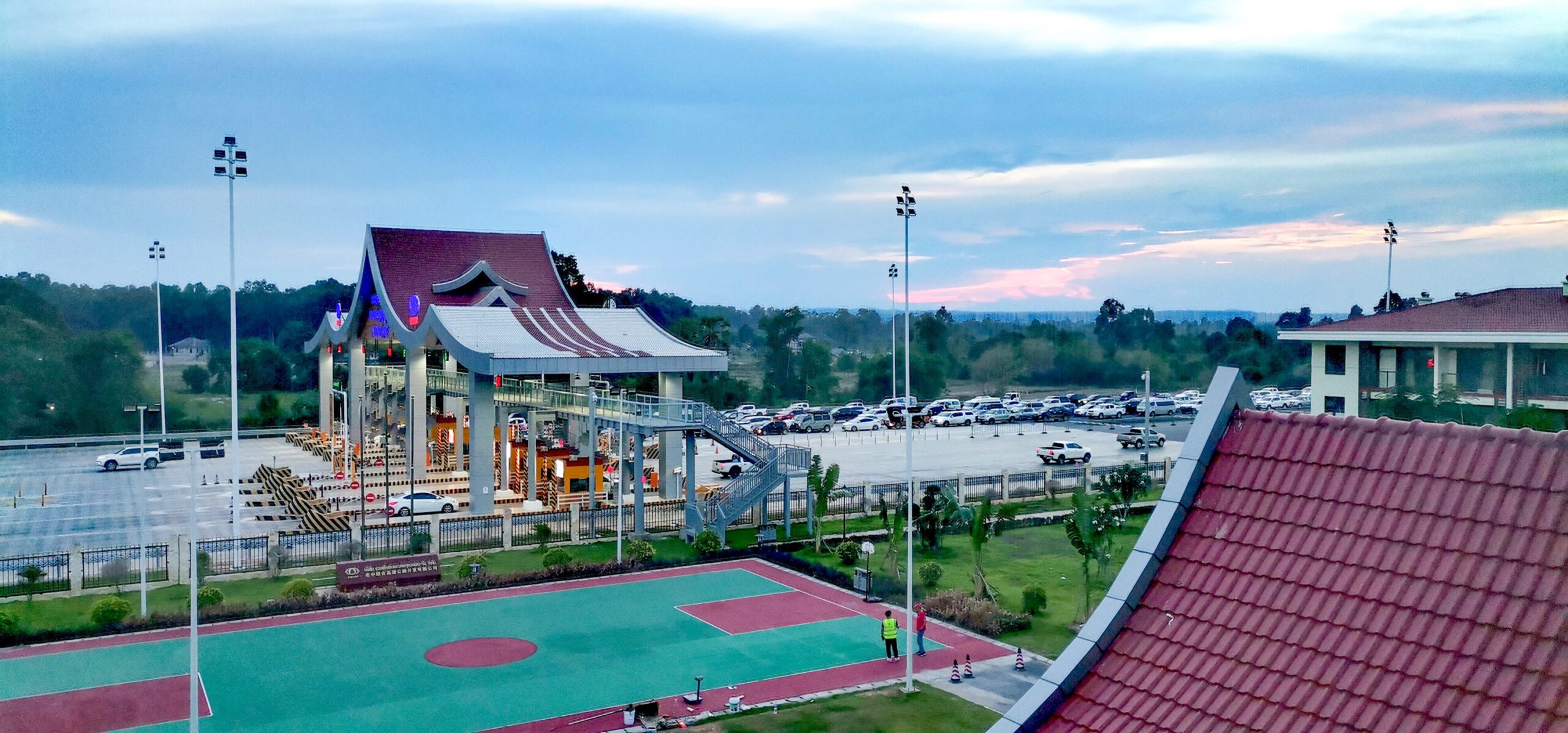 Tăng phí cao tốc Vientiane-Vang Vieng từ 1/1/2022