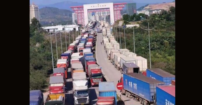 Luang Namtha ngừng cho xe chở hàng xuất khẩu vào tỉnh vì tắc nghẽn biên giới