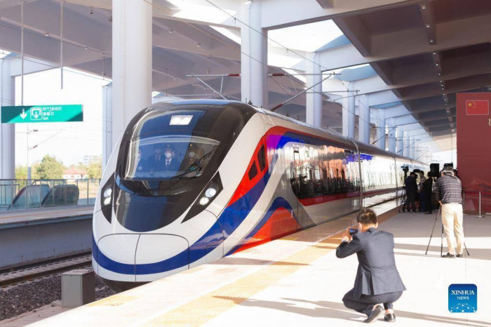 chuyến tàu cao tốc đầu tiên của lào đã lên đường, chở hàng tới trung quốc