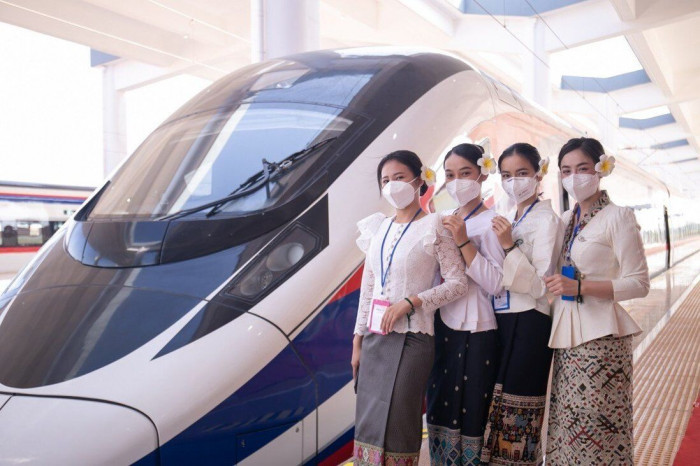 chuyến tàu cao tốc đầu tiên của lào đã lên đường, chở hàng tới trung quốc
